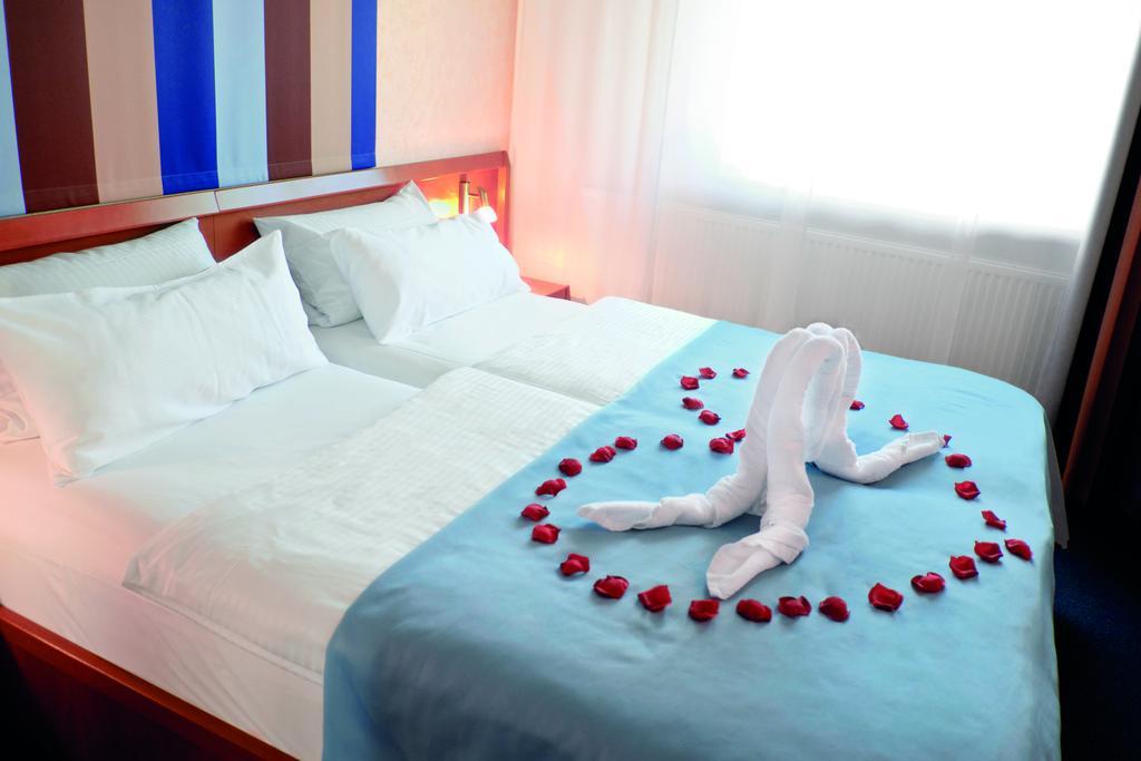Hotel Elysee Seligenstadt Buitenkant foto